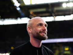 O livro sente que Guirassy “realmente quer ficar em Dortmund”, apesar dos rumores de uma mudança.