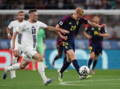 O treinador do Eintracht Frankfurt falou fortemente sobre a decisão de Hugo Larsson de excluir a Suécia da Copa do Mundo.