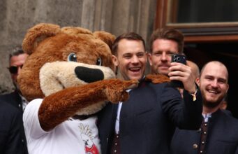 Max Eberl relata sobre Neuer enquanto a lenda do Bayern continua em dúvida para a final da DFB-Pokal em Stuttgart