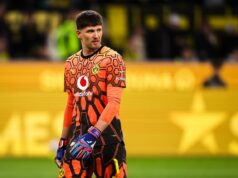 Kobel se junta a Roman Weidenfeller nos livros de história de Dortmund
