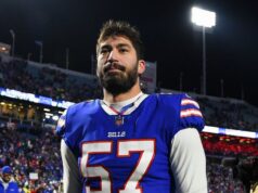Relatório: Bears trabalha com o veterano DE AJ Epenesa.