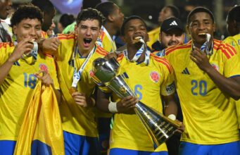 O Dortmund sofreu um duro golpe quando o profissional colombiano optou pela transferência para o Liverpool