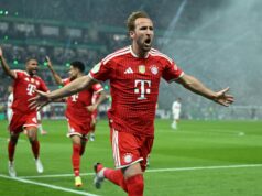 O FC Bayern encerrou a seca na Pokal com Kane marcando três gols contra o Stuttgart