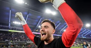 “Somos todos festeiros esta noite!” – Dennis Seimen sobre a promoção do Paderborn à Bundesliga