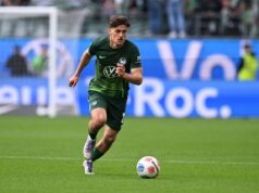 Wolfsburg condenou online os “ataques pessoais” dirigidos a Joakim Mæhle