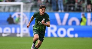 Wolfsburg condenou online os “ataques pessoais” dirigidos a Joakim Mæhle