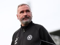 Tim Walter permanecerá em Kiel apesar de tentar caçar o Wolfsburg