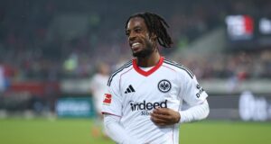 Elye Wahi, emprestado do Eintracht Frankfurt, ajuda o Nice a garantir a segurança da Ligue 1 a portas fechadas
