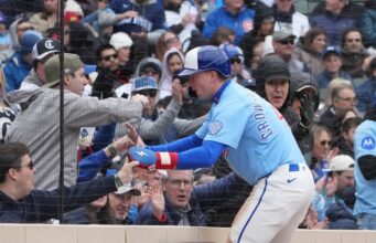 Os Cubs continuam quentes, derrotando os Diamondbacks na abertura da série.