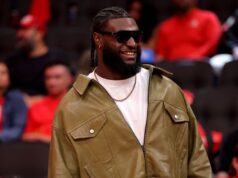 LeBron brinca sobre a semelhança entre Will Anderson Jr. e Bronny dos texanos.