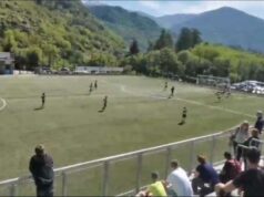 O gol do lesionado, depois devolvem: um excelente gesto entre os jovens futebolistas do Trentino – Notícias