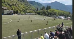 O gol do lesionado, depois devolvem: um excelente gesto entre os jovens futebolistas do Trentino – Notícias