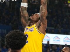 Jarred Vanderbilt teve seu dedo mínimo direito removido, dizem fontes.