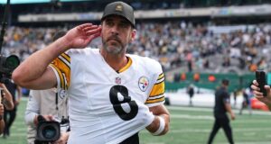 Steelers Aaron Rodgers diz que se aposentará após a temporada de 2026