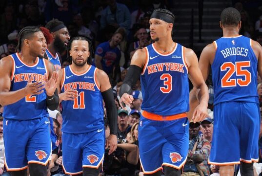 Brunson fecha a porta para o 76ers enquanto o Knicks faz 3-0.