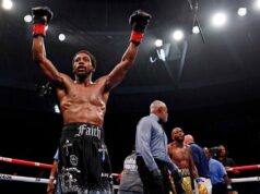 Davis domina Albright e permanece invicto