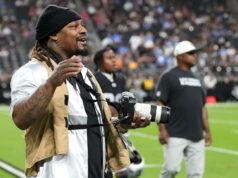 Marshawn Lynch (ainda) está em ação com uma câmera frontal e traseira