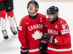 Canadá derrotou a Dinamarca após 4 assistências de Crosby
