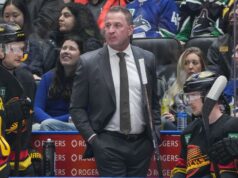 A reconstrução dos Canucks demitiu o técnico do primeiro ano, Foote