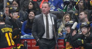 A reconstrução dos Canucks demitiu o técnico do primeiro ano, Foote