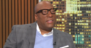 Byron Allen fala sobre seu amor pela TV noturna enquanto seu programa ‘Comics Unleashed’ muda para um novo horário na CBS
