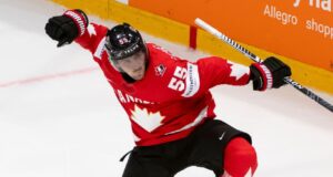Scheiffel brilha no sucesso do Canadá no mundo do hóquei