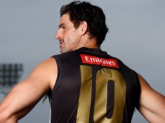 AFL Saturday LIVE: Suns avança para uma vitória atraente; Contagem de 433 jogos de Pendlebury