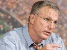 Phillips, que recrutou Swinney de Clemson, morreu aos 78 anos