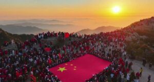 A China, erguendo-se no Monte Tai, atrai 20 mil pessoas ao topo: é uma visão espetacular
