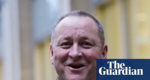 Mike Ashley admite estar por trás do vídeo que derrubou as cadeiras da JD Sports | Mike Ashley