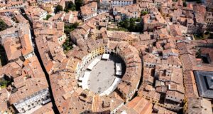 Diplomata, da Netflix, filma Lucca e Florence em sua quarta temporada
