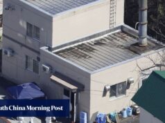 No Japão, o homem que queimou o corpo da esposa num zoológico foi preso.