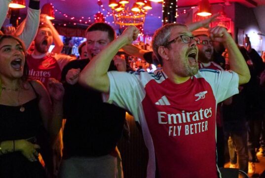 O campeonato do Arsenal foi disputado em Bournemouth depois do Man City