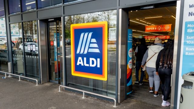 2023-entrance-exit-branch-aldi-862426929.jpg