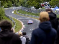 Max Verstappen entrega o volante ao companheiro de equipe após uma ótima sessão. O holandês logo conseguiu terminar a corrida.