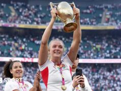 Zoe Stratford: Sale Sharks concordam em contratar o capitão vencedor da Copa do Mundo da Inglaterra