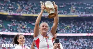 Zoe Stratford: Sale Sharks concordam em contratar o capitão vencedor da Copa do Mundo da Inglaterra
