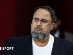 Evangelos Marinakis: Chefe do Nottingham Forest filmado em briga acirrada em jogo de basquete
