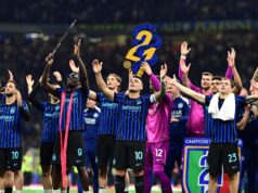 No meio, a noite do 21º Scudetto: uma comemoração do grupo que perdeu tudo na linha de chegada no ano passado