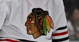 O grande Dennis Hill dos Blackhawks morreu aos 81 anos.