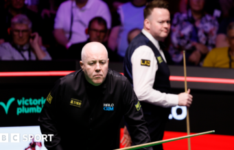 Campeonato Mundial de Snooker 2026: John Higgins e Sean Murphy empataram em 8-8 após a segunda sessão das semifinais