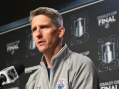 Relatórios: Oilers demitem o técnico Chris Knobloch