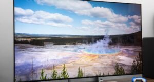 A primeira TV RGB da Sony é uma peça marcante