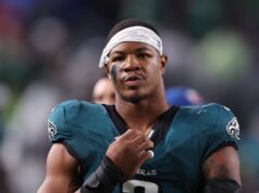 Polícia: Eagles LB Nolan Smith pego dirigindo a 135 mph.