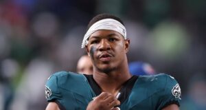 Polícia: Eagles LB Nolan Smith pego dirigindo a 135 mph.