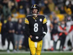 Relatório: Aaron Rodgers está voltando para jogar com os Steelers em 2026.