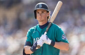 O prospecto dos Top Mariners, Colt Emerson, foi chamado de volta de Tacoma.