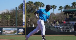 Marlins promovem Joe Mack em uma reviravolta