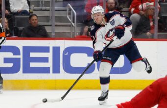 Os Jackets assinaram com UFA Charlie Coyle uma extensão de 6 anos.