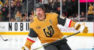Mark Stone, do Golden Knights, goleiro do AVS de volta para o jogo 3